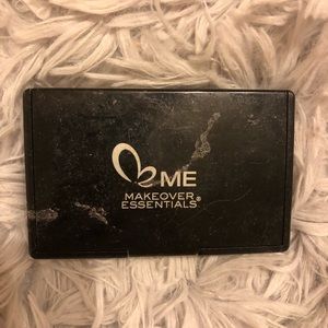 Makeover Essentials makeup kit